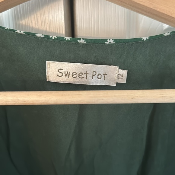 Green and white flouncy sundress - Picture 2 of 4